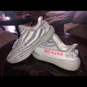 Yeezy blue tint 350 V2